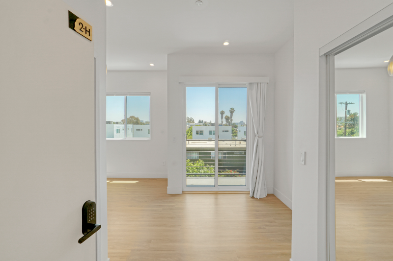 Culver City Apartment: 4800-4802 S. Slauson