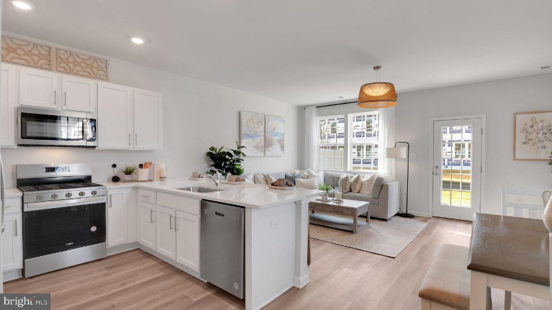 Runnemead Townhome: 39 Whaler Dr