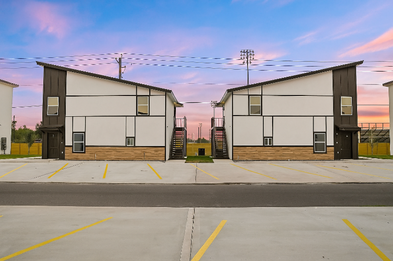 Weslaco Apartment: 819 Pleasant View Dr.