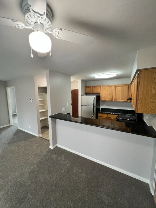 Lisle Apartment: 5760 Abbey Dr.