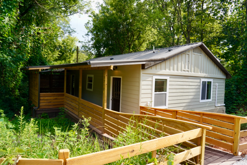 Knoxville House: 7712 Sevierville Pike