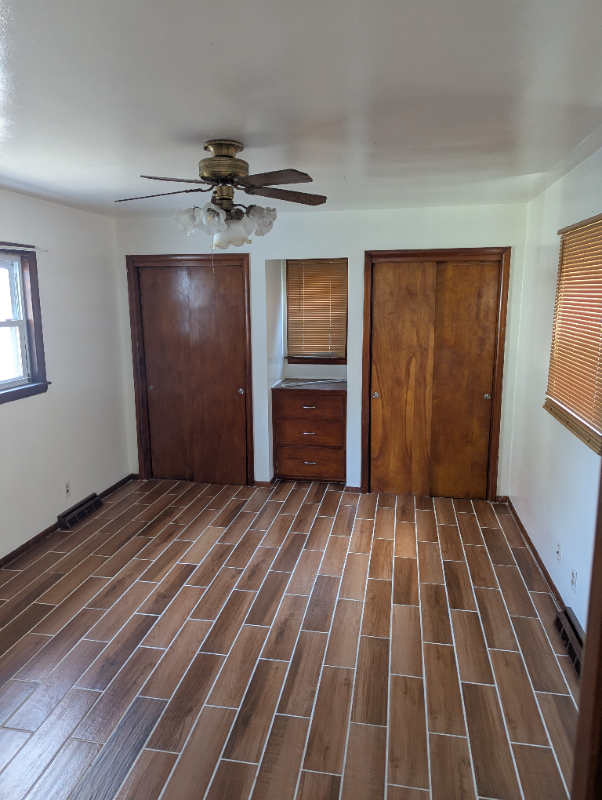 Warren House: 367 Laird se