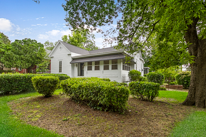 Macon House: 1394 Ross St