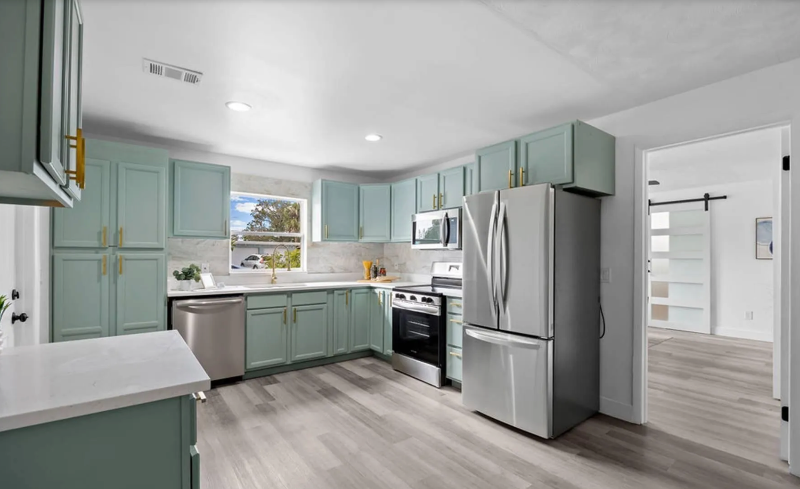 Melbourne House: 814 Hall St