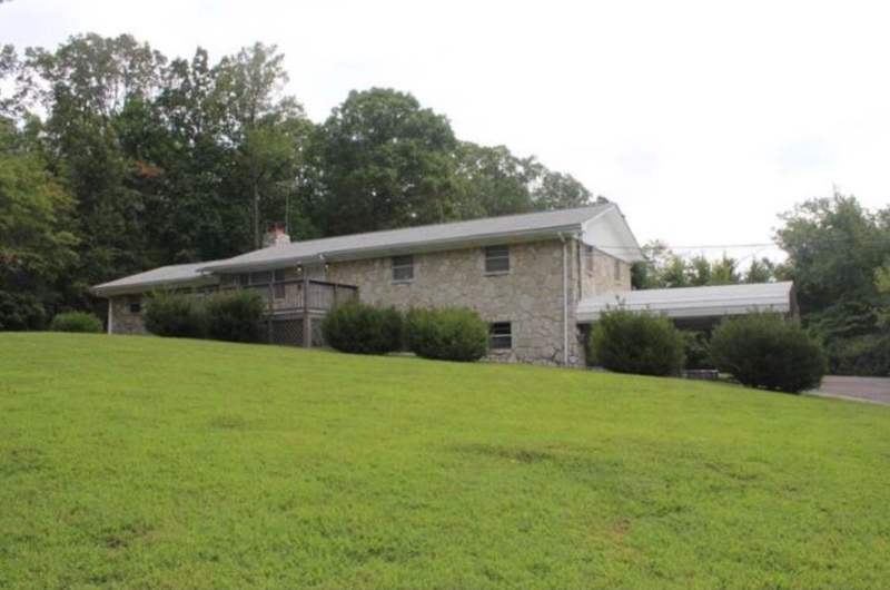 Clinton House: 1951 Clinton Hwy