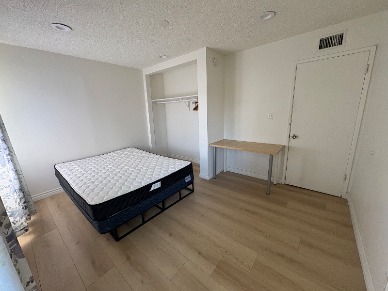 Northridge House: 19709 Gresham St