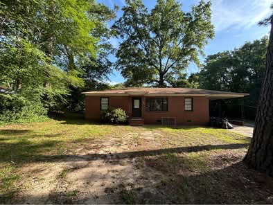 Macon House: 2871 New Clinton Rd