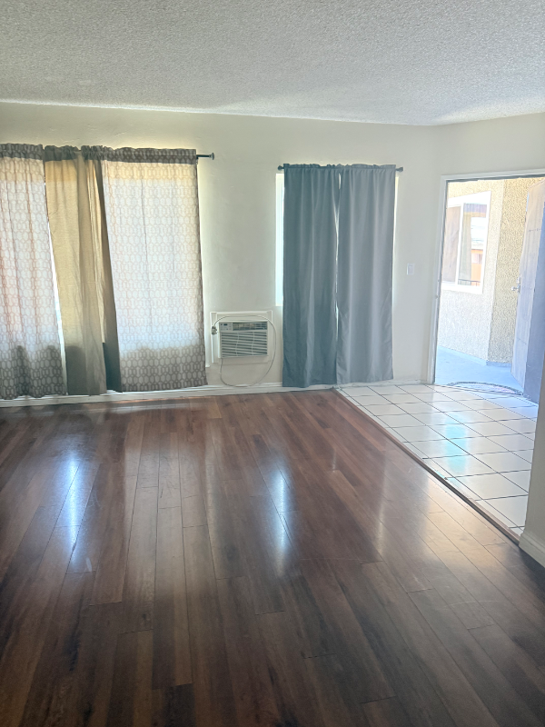 North Hollywood Apartment: 11820 Hart st # 5