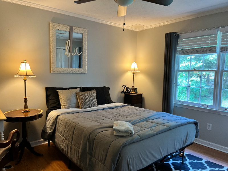 Cumming House: 20 Sunrise Circle,