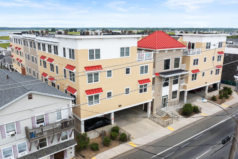 Hampton Condo: 128 Ashworth Avenue
