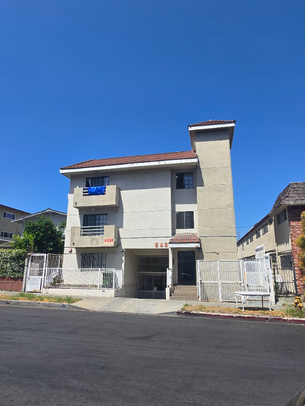 Los Angeles Apartment: 843 S Ardmore Ave