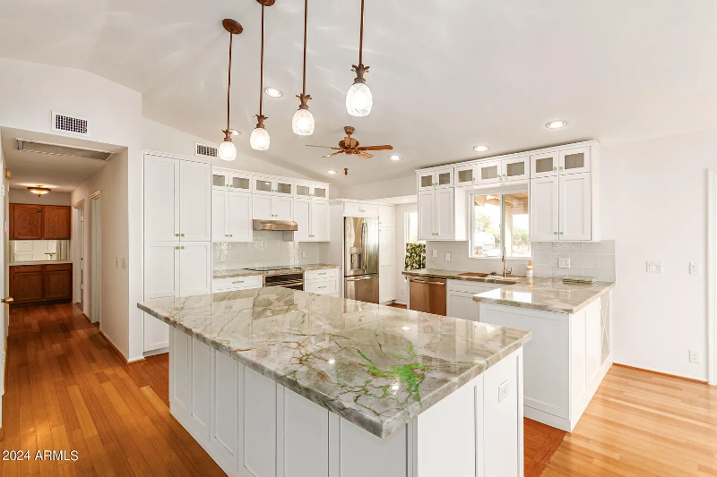 Peoria House: 12340 N 72nd Dr