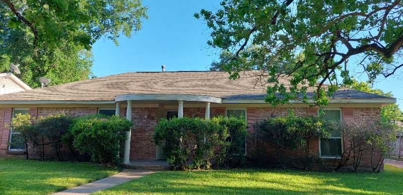 Houston House: 5455 Kuldell Dr