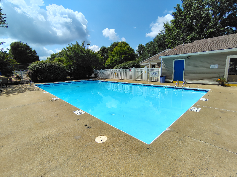 Lynchburg Apartment: 600 Reusens Road