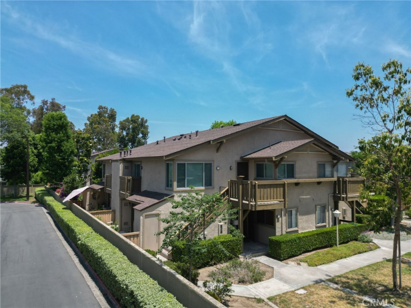 Irvine Condo: 81 Rockwood # 42