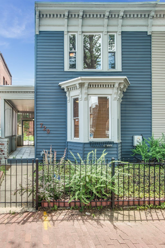 Washington Townhome: 729 10th St NE