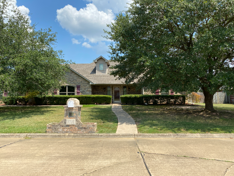 Texarkana House: 6014 Castle Oaks