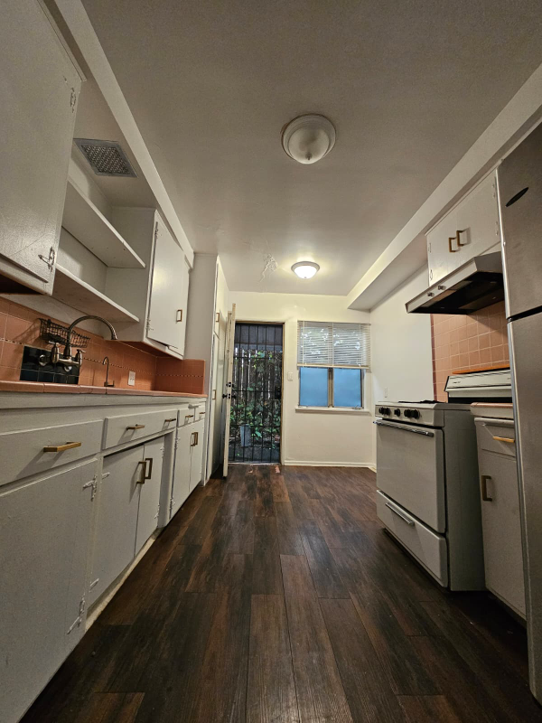 Los Angeles Townhome: 1850 n La Brea