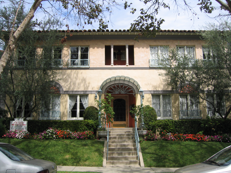 Los Angeles Apartment: 414 N Sycamore Ave