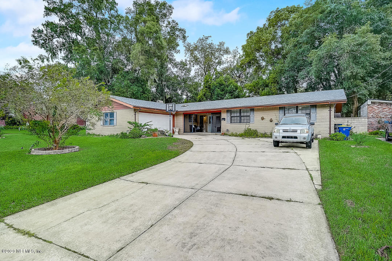 Jacksonville House: 5556 Floral Ave