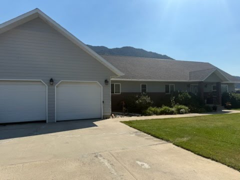 Butte House: 198 Mystic Ln