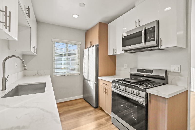 Los Angeles Apartment: 1352 W 36th Street