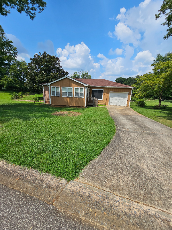 Smyrna House: 2049 Nancy Circle SE