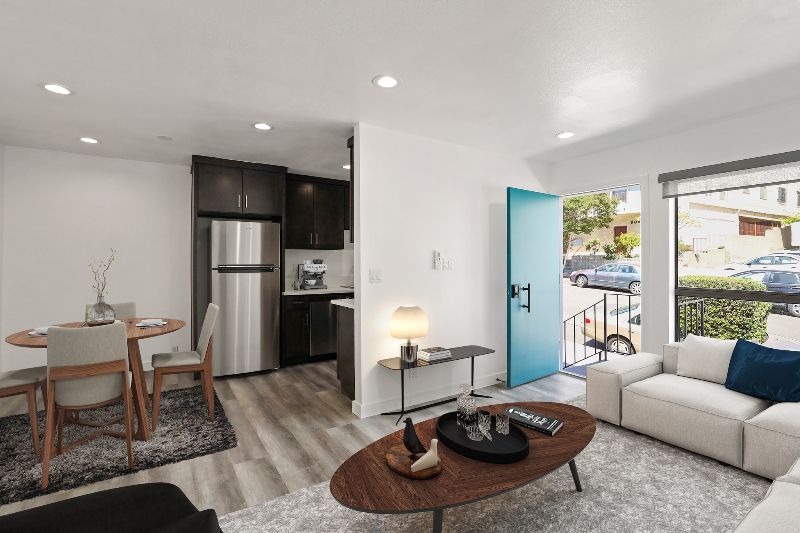 Los Angeles Apartment: 900 West College Street