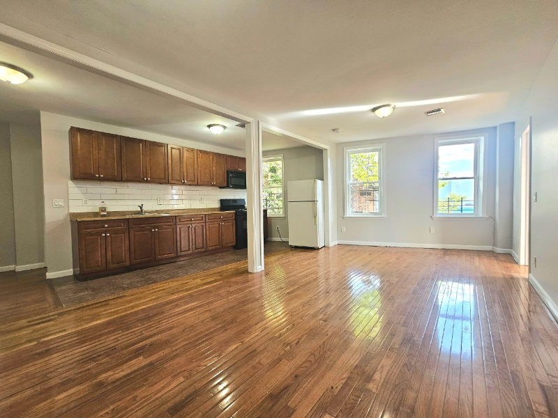 newark Apartment: 487 18 ave
