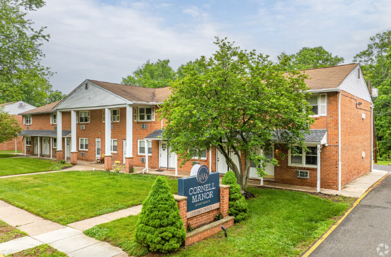 Stratford Apartment: 319 Columbia Ave