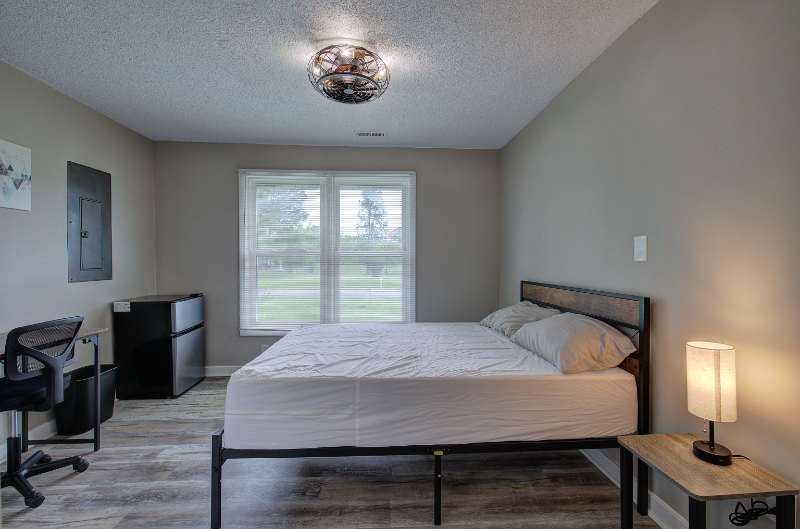 Adairsville House: 227 St Elmo Cir