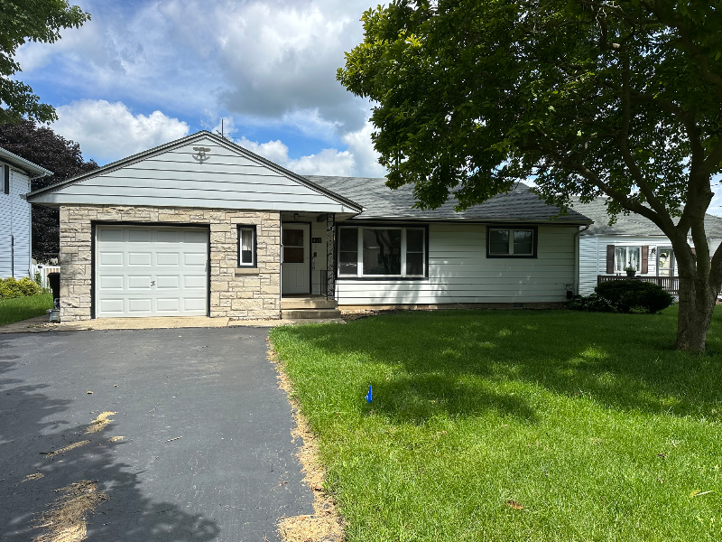 Peotone House: 421 E South St