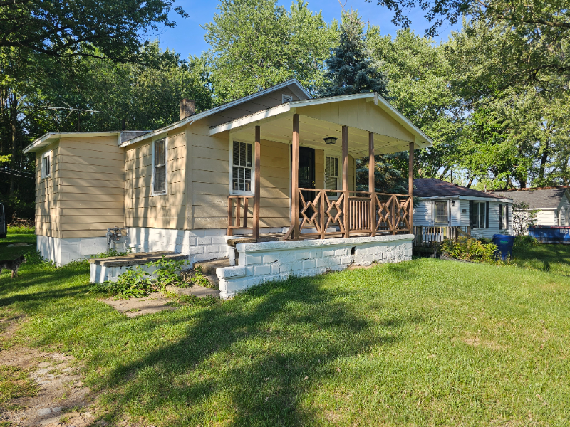 Benton Harbor House: 1957 Hatch Ave