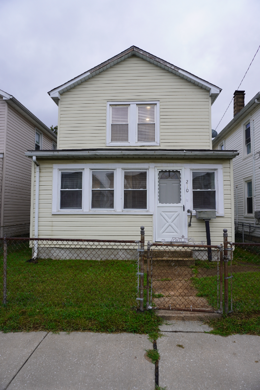 Dundalk House: 210 Center Street