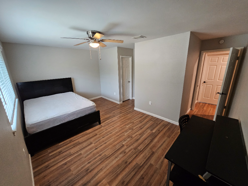 Houston House: 19403 Youngtree Cir.