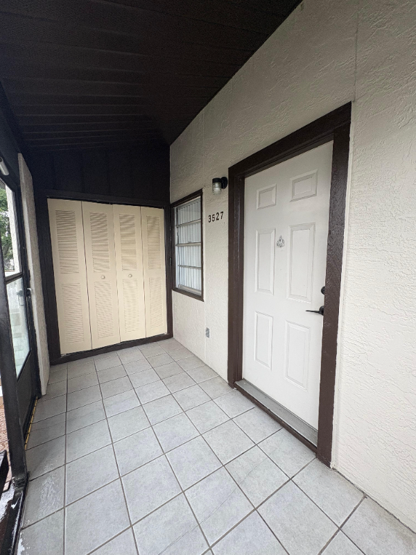 Bradenton Apartment: 3527 59th Ave W