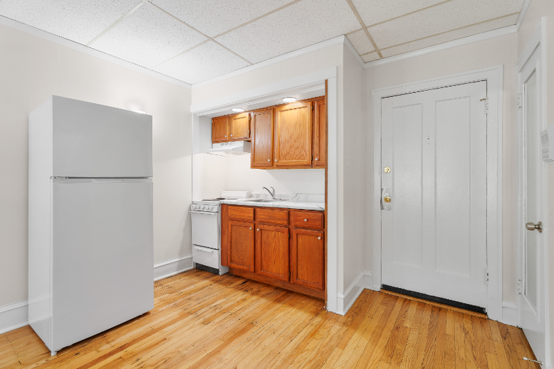 Chicago Apartment: 1440 W. Howard St.