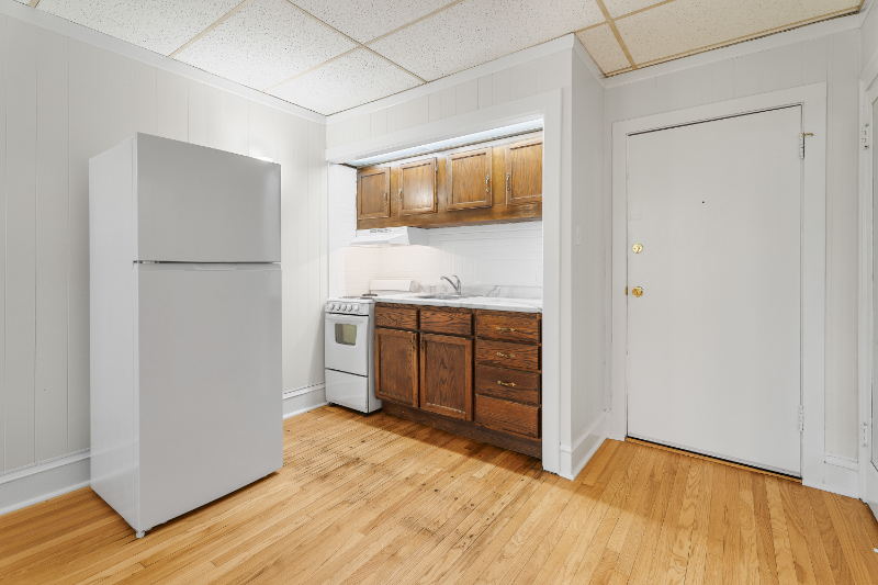 Chicago Apartment: 1440 W. Howard St.