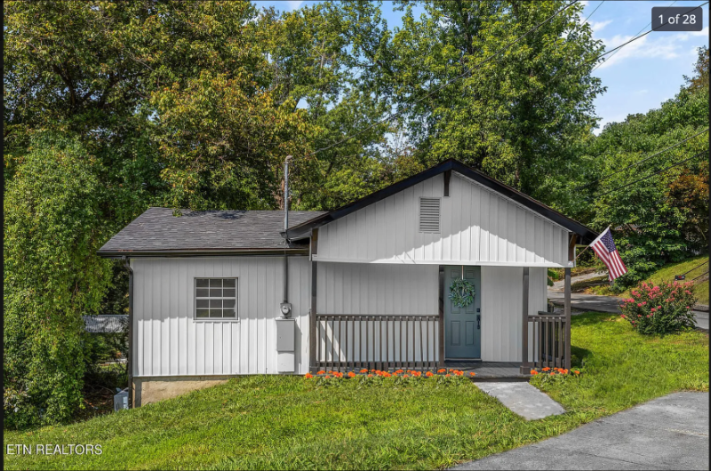 Knoxville House: 3822 Hampton Ave