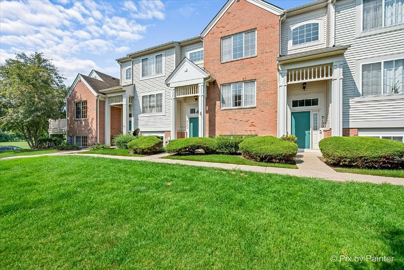 Mchenry Townhome: 2122 concord dr