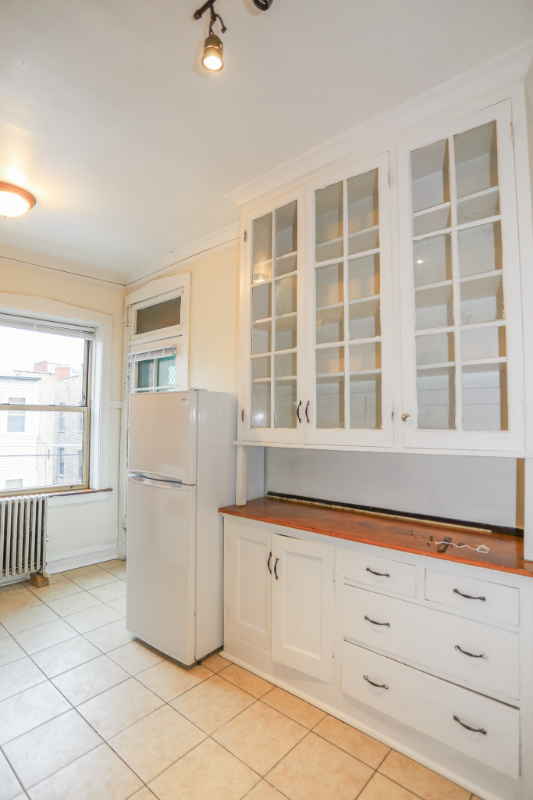 Chicago Apartment: 7667 Sheridan