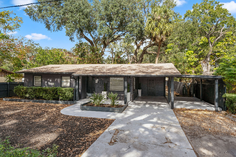 Tampa House: 4303 W Woodlawn Ave