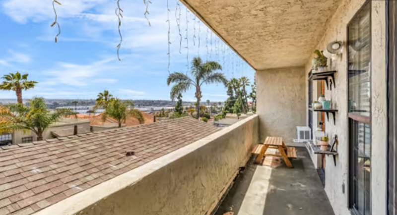 San Diego Condo: 3975 Hortensia St