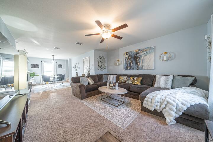 San Antonio House: 11922 Lake Parker