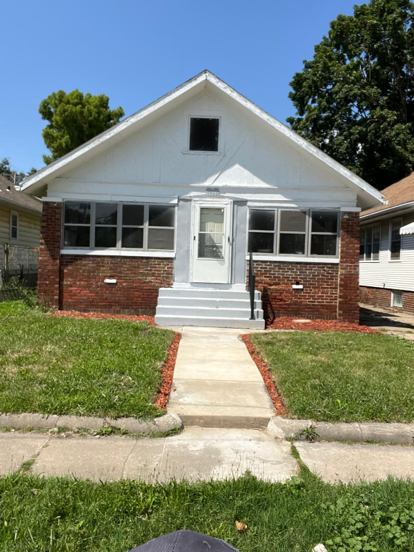 Springfield House: 1121 E Ash St