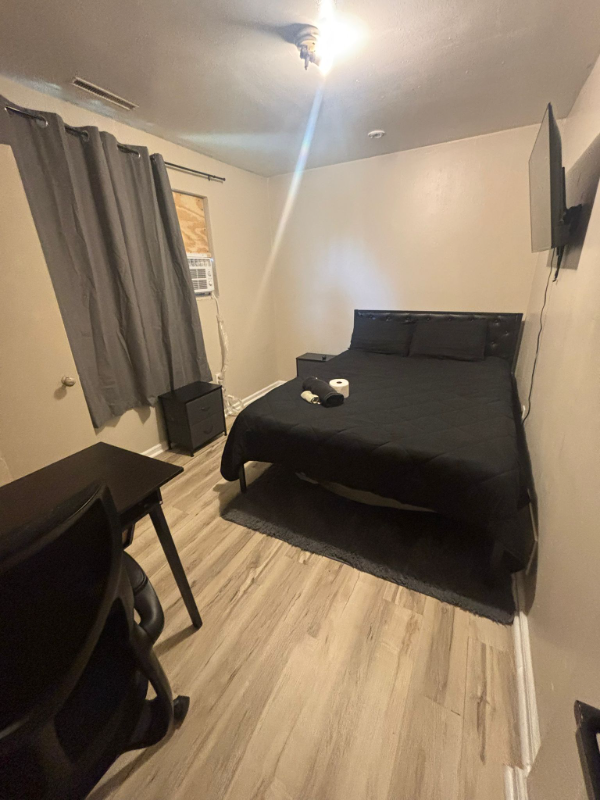 Pontiac House: 240 W Ann Arbor Ave