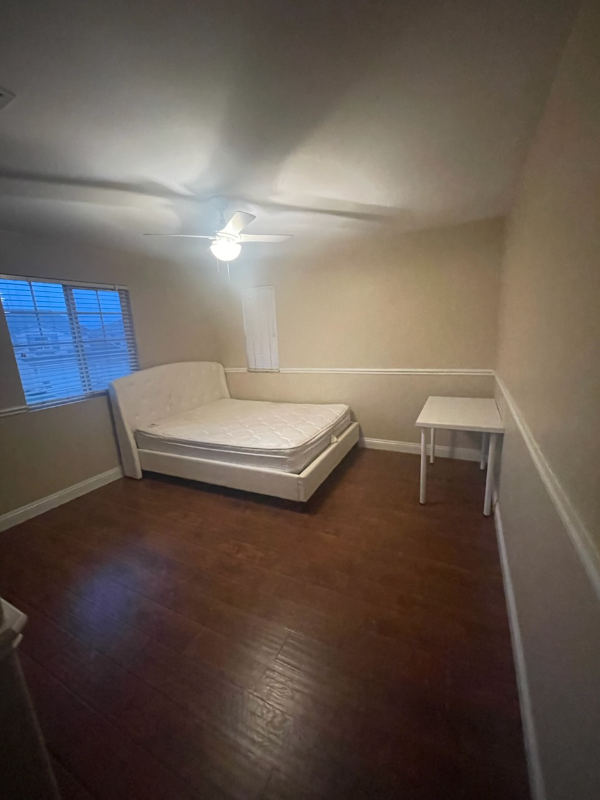 Eastvale House: 14584 sleepy creek dr