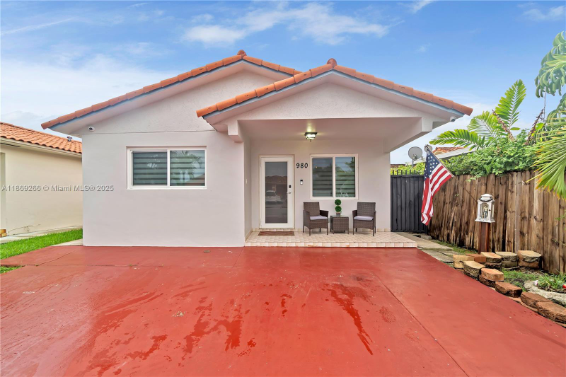 Hialeah House: 980 W 43 Pl