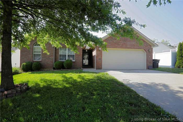 Jeffersonville House: 3622 Rolling Ridge Way