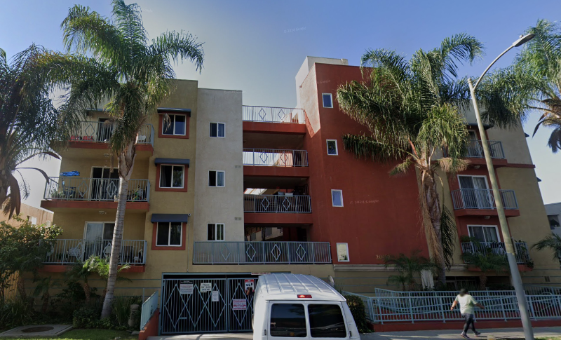 Winnetka Apartment: 20422 COHASSET ST.